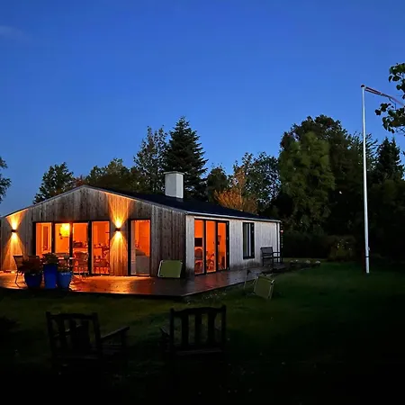 Architect Designed Holiday Near Dyngby Beach 度假居 欧德尔